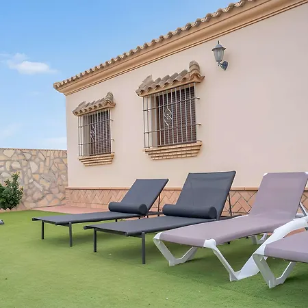 Piscina Privada Aire Acondicionado Agua Salada Y Vallada Solo Alquilamos A Familias *