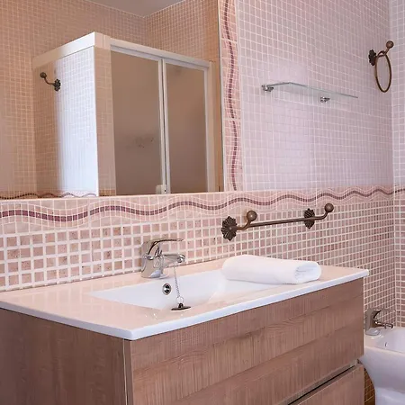 Piscina Privada Aire Acondicionado Agua Salada Y Vallada Solo Alquilamos A Familias *